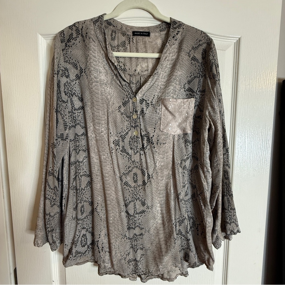 Women’s Made in Italy V-Neck Henley Style Snake Print Blouse Sequin Pocket M